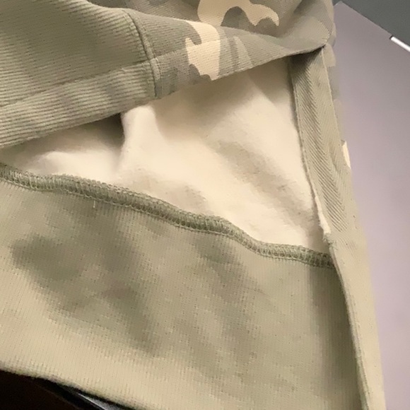 HIPPIE Rose Camo sweatshirt with side split. Long sleeves. Size M - Picture 8 of 8